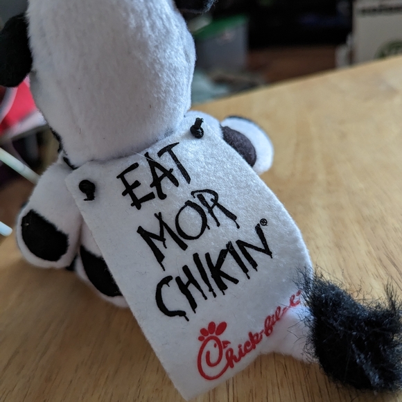 2005 Chick Fil A Cow Eat Mor Chikin More Chicken 8” Plush Stuffed Animal - Picture 5 of 6